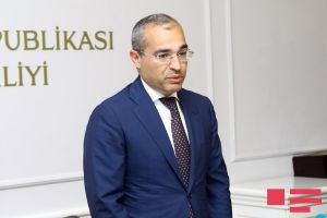 Ramiz Mehdiyev Mikayıl Cabbarovu kollektivə təqdim edib